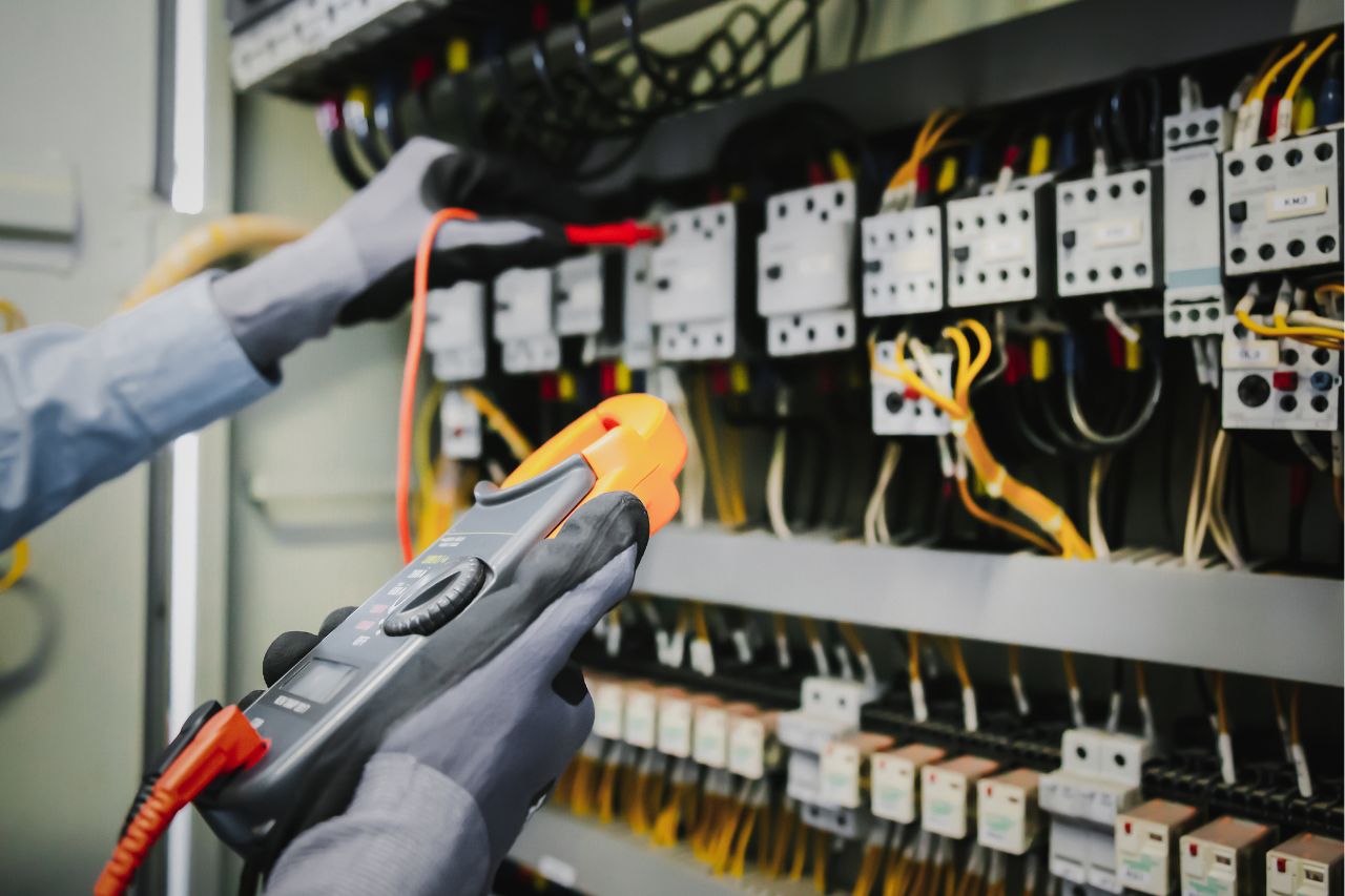 Navigating the Complexities of Electrical Code Compliance in New York and Florida